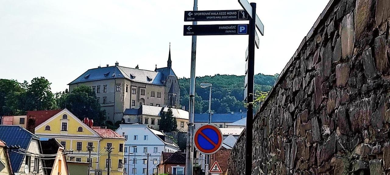 Apartmán pod Hradem NOVÉ WiFi/AC Šternberk Extérieur photo