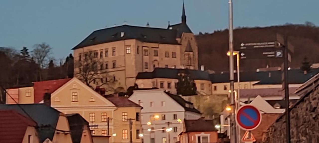 Apartmán pod Hradem NOVÉ WiFi/AC Šternberk Extérieur photo